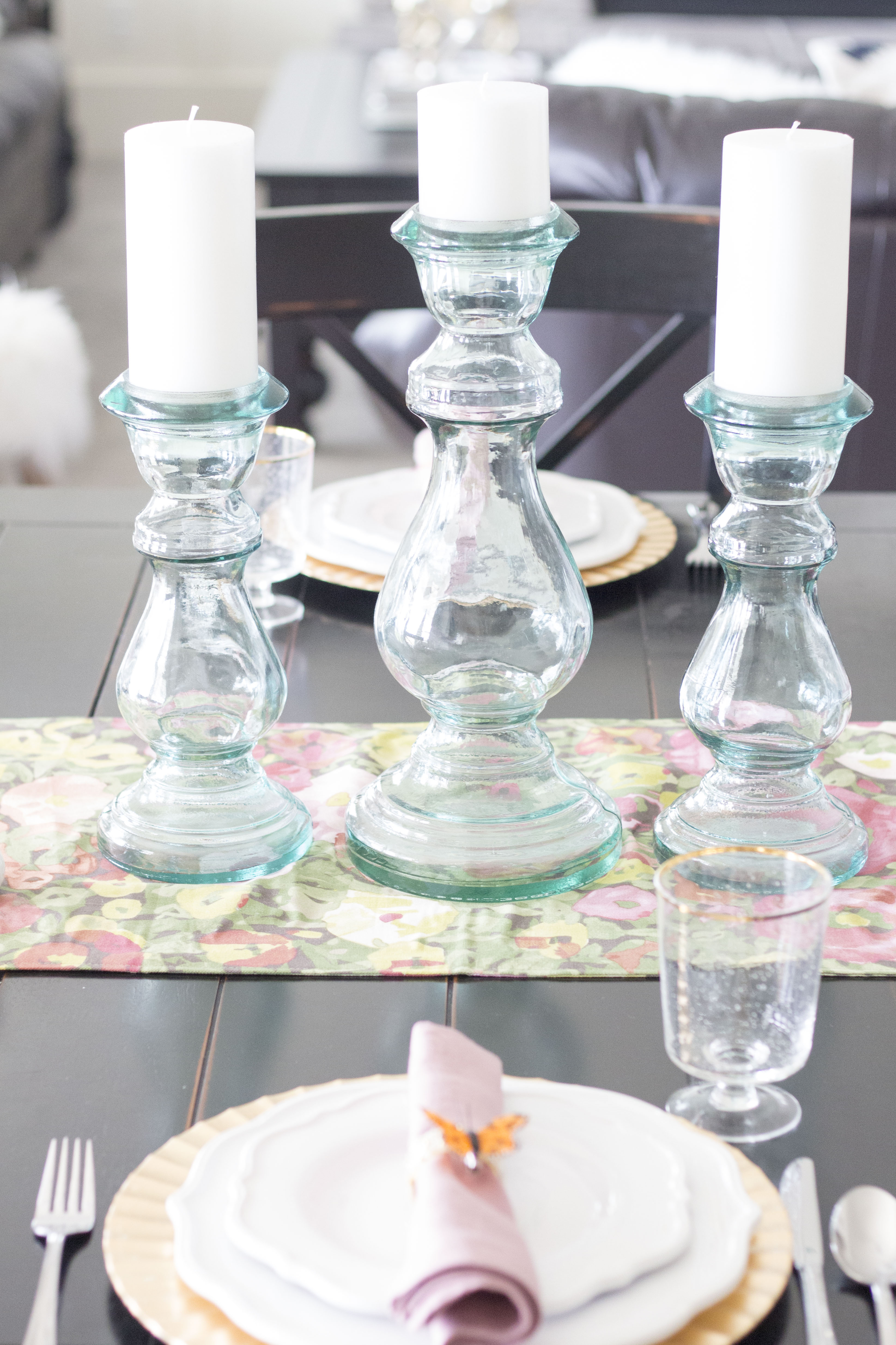 A Beautiful Easter Table Setting