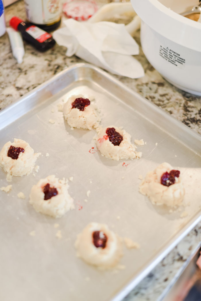 Apron | Cooking | My Favorite (Easy!) Christmas Cookies Recipe featured by top Utah foodie blog A Slice of Style