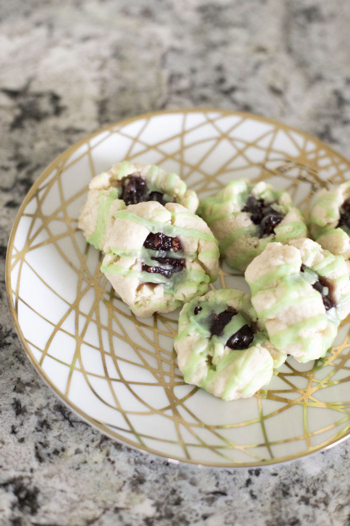 Apron | Cooking | My Favorite (Easy!) Christmas Cookies Recipe featured by top Utah foodie blog A Slice of Style