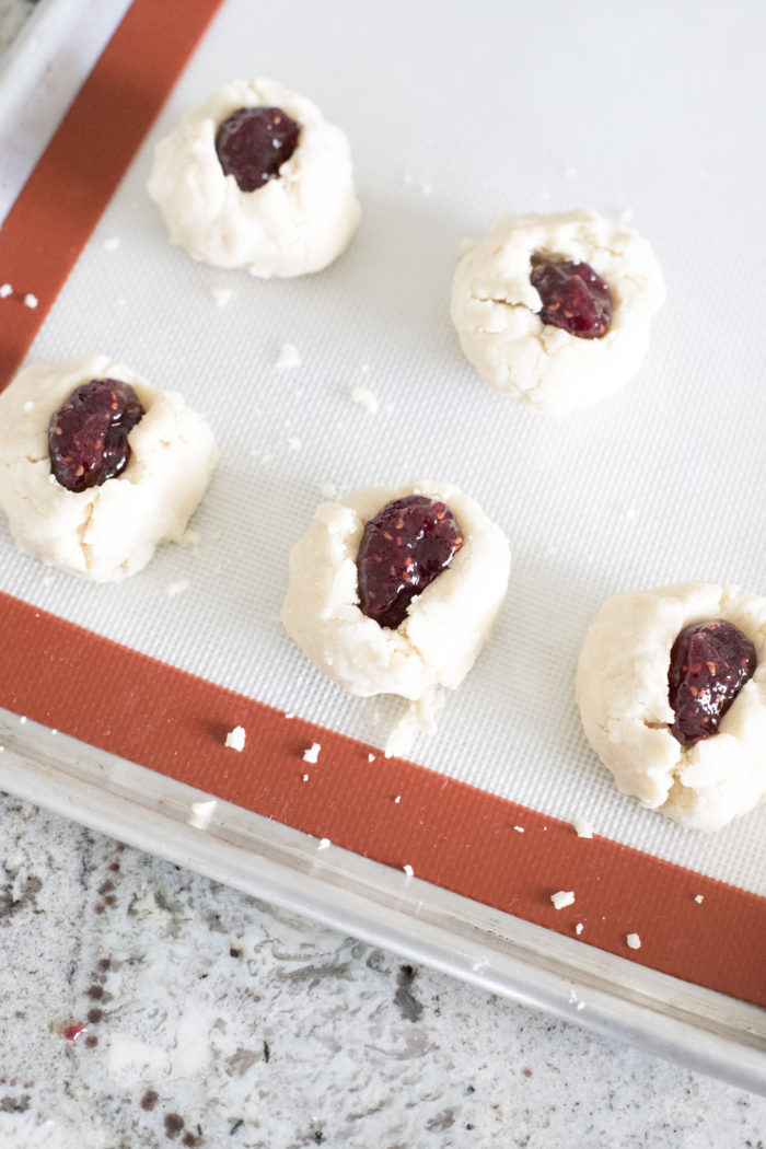 Valentine's Day cookies featured by top US lifestyle blog, A Slice of Style