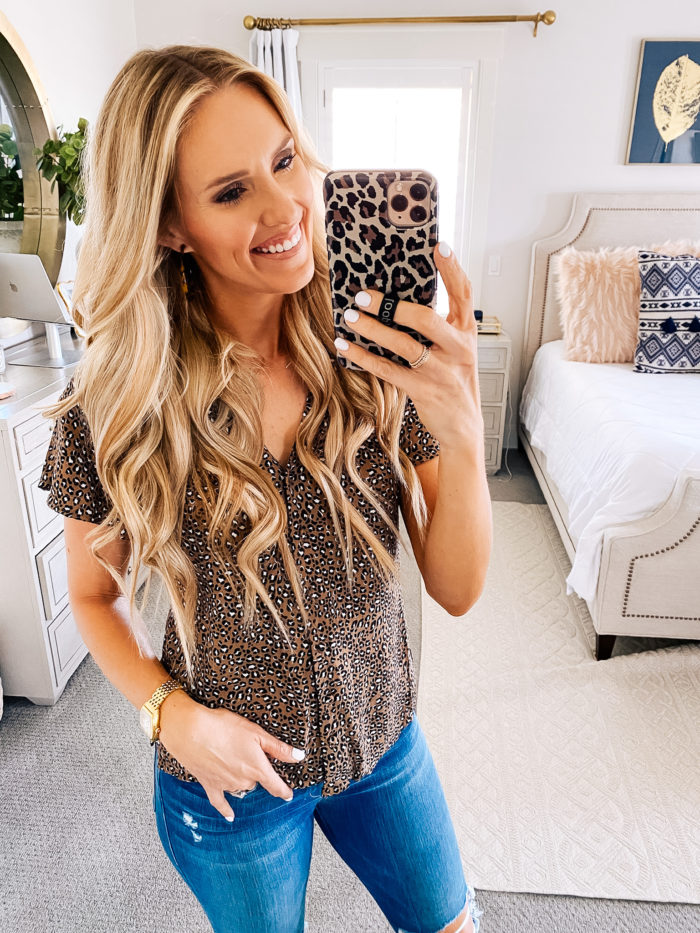 Women's Fashion Tops by popular Utah fashion blog, A Slice of Style: image of Jenica Parcell wearing a Amazon Brand - Goodthreads Women's Fluid Twill Covered-Button Short-Sleeve Shirt.